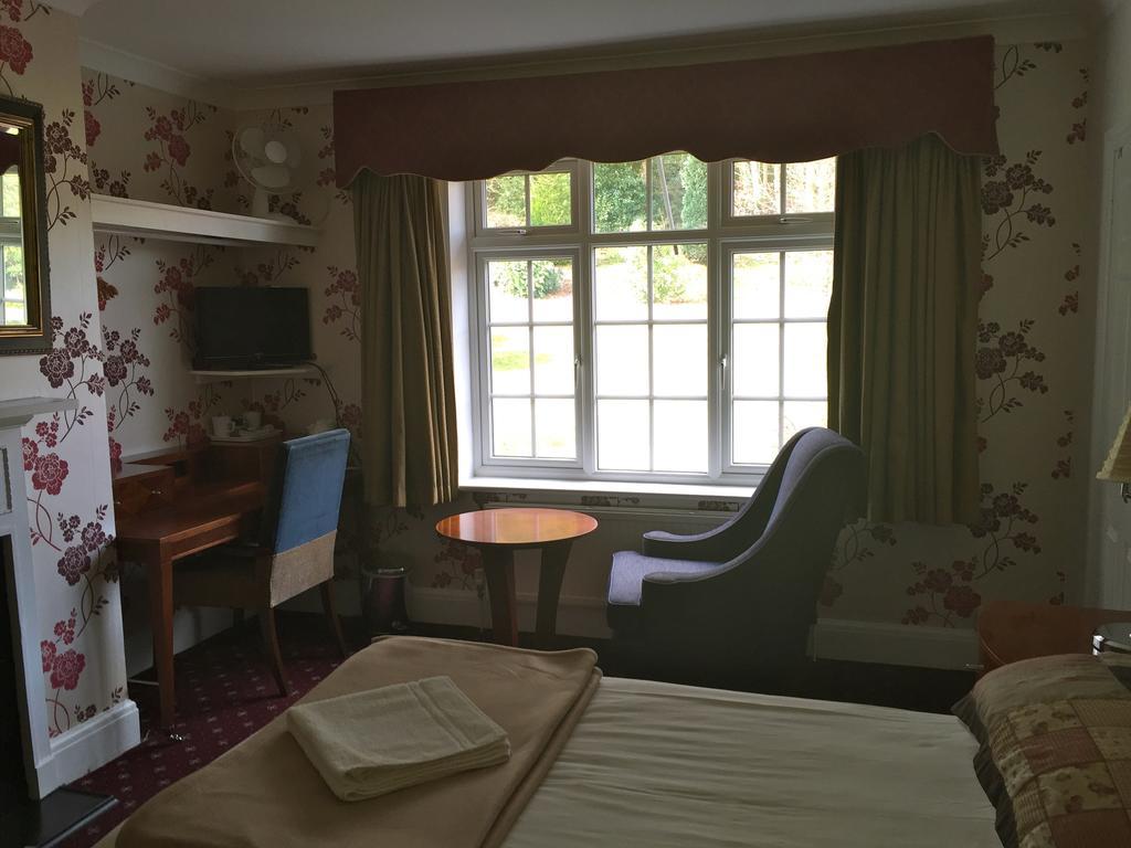 The Royal Standard Guest House Virginia Water Εξωτερικό φωτογραφία